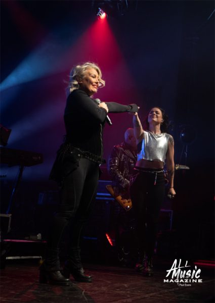 kim-wilde-academy-manchester-march-2025-hwwwwd